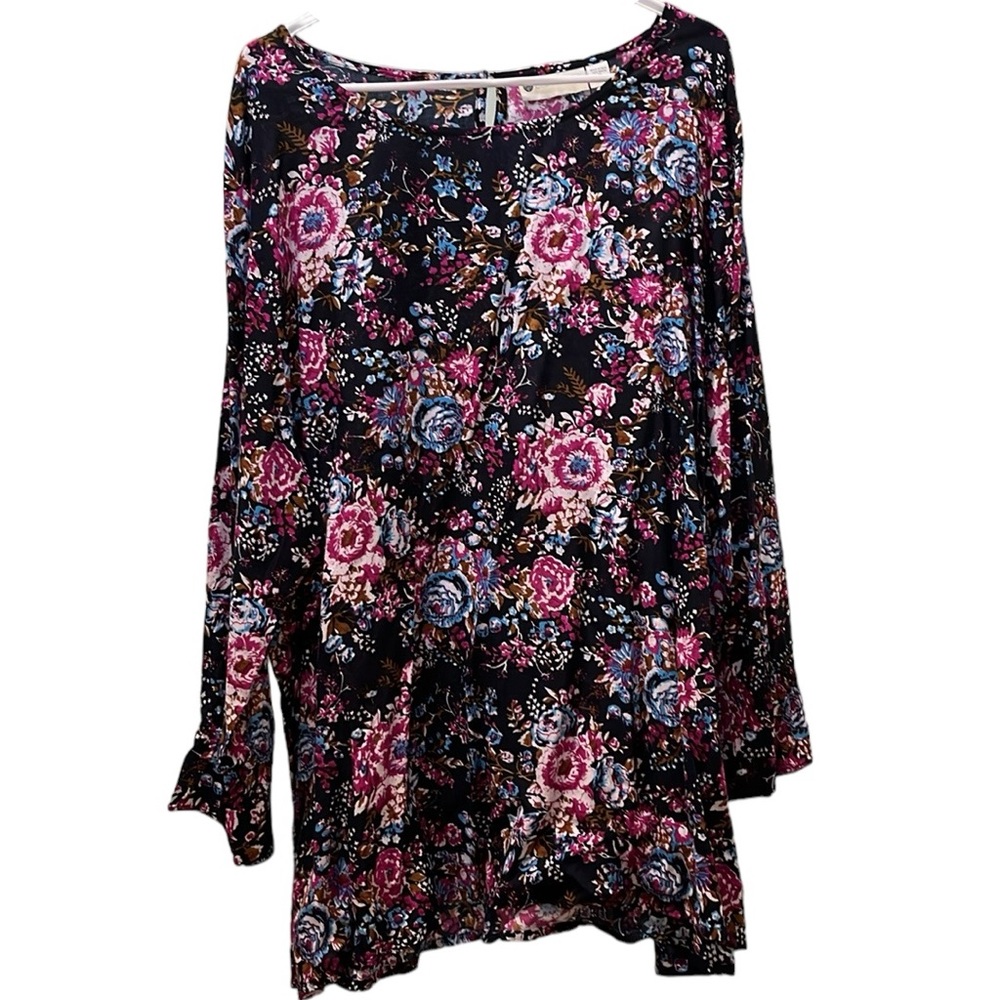 🛍️# 2106 NWOT Ella Simone Floral Boho Tunic Top